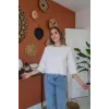 Beyaz Püskül Detaylı Bluz