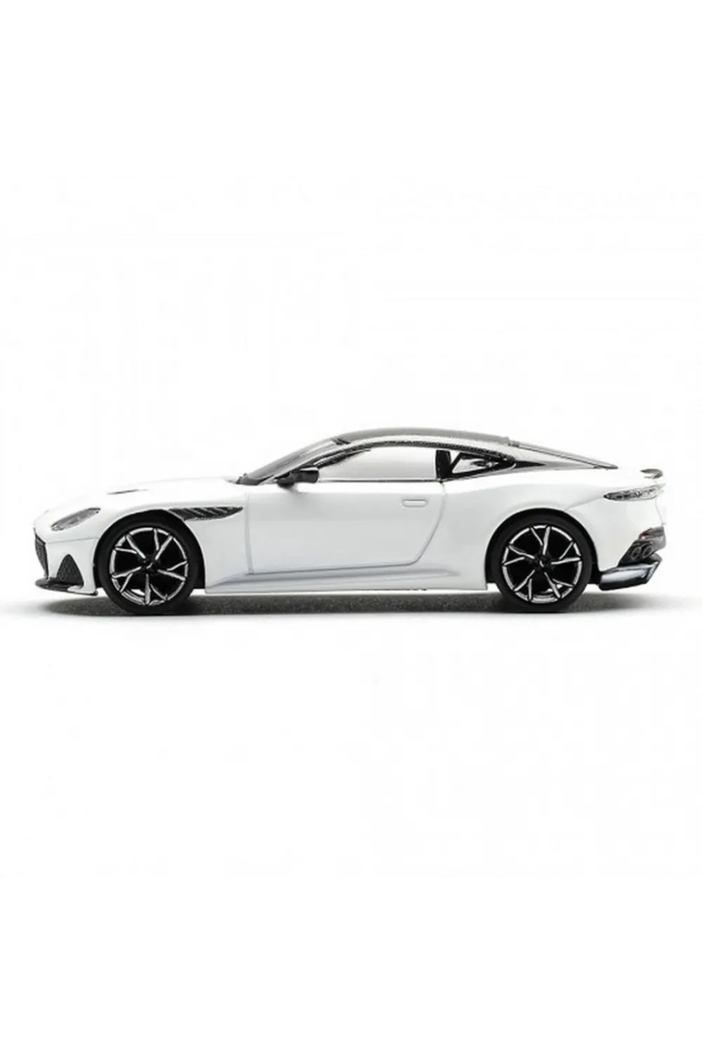 1/64 Aston Martin DBS Stratus White