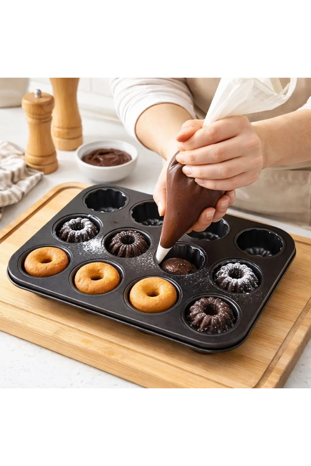 12 Gözlü Metal Muffin Kek Kalıbı - Siyah