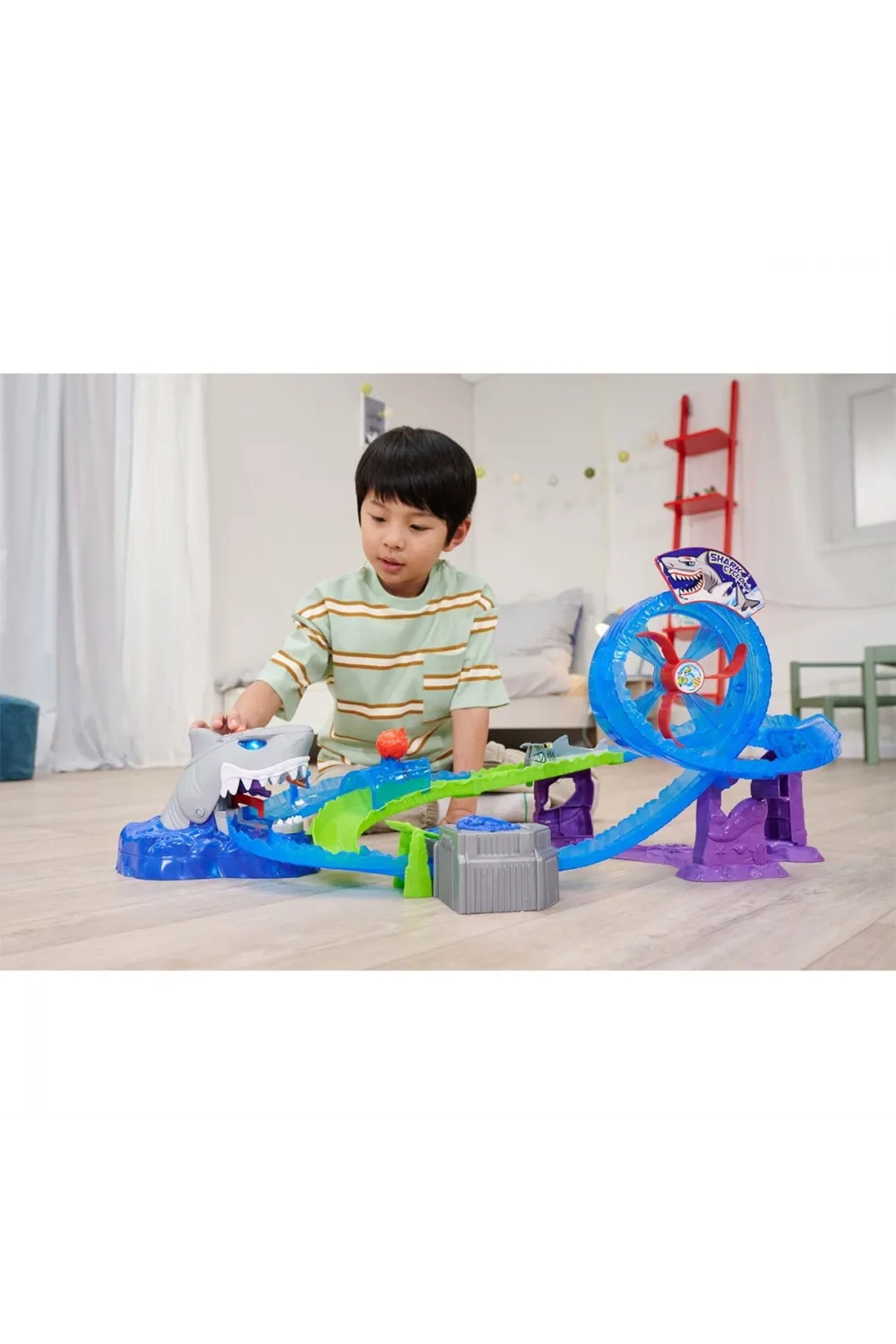 203338002 White Shark Track Set