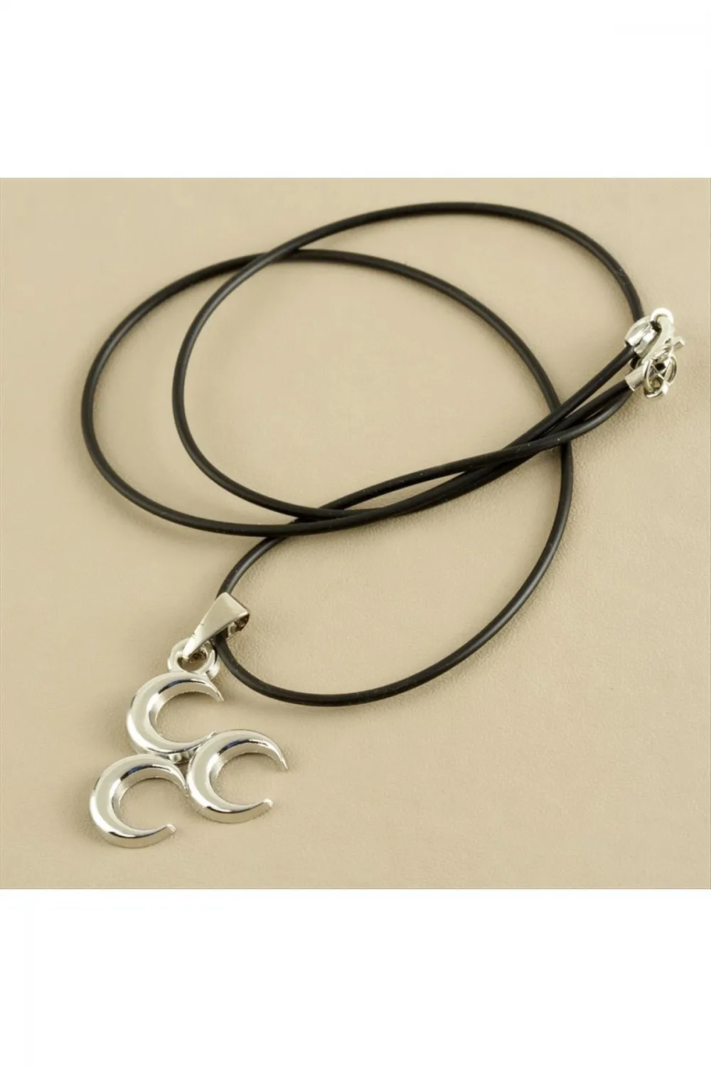 3 Hilal Metal Vinlex Deri Kolye
