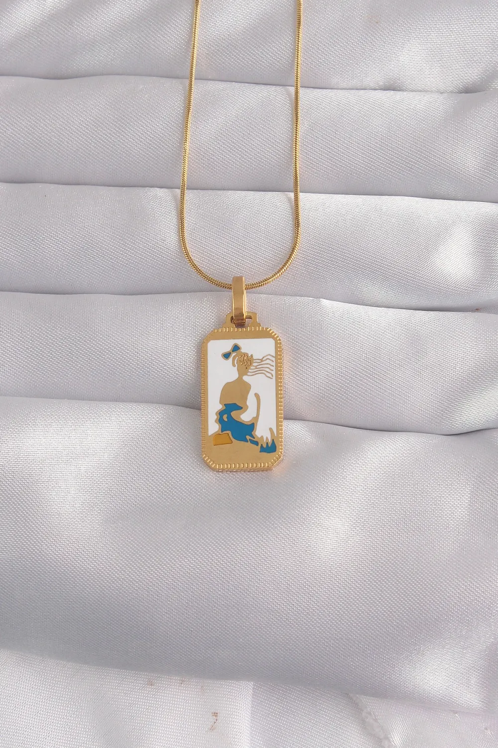 ietaks™ 316L Çelik Gold Renk Beyaz Mineli Kız Figür Tarot Kolye