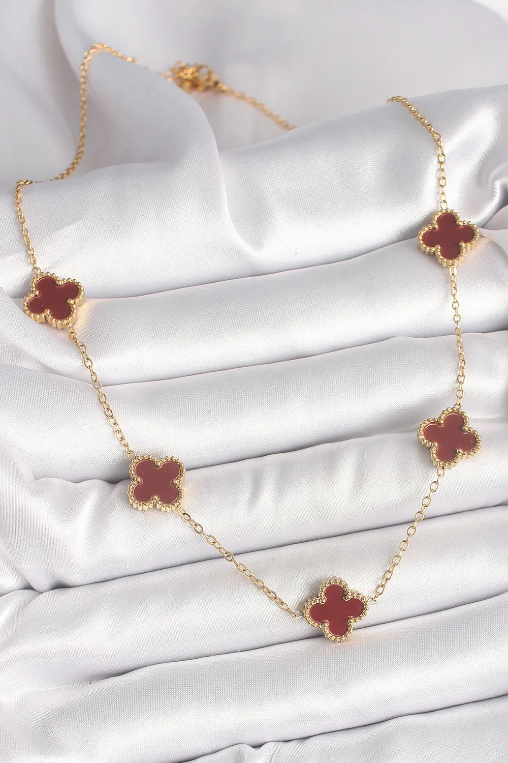 ietaks™ 316L Çelik Gold Renk Zincir Bordo Yonca Model Kadın Kolye