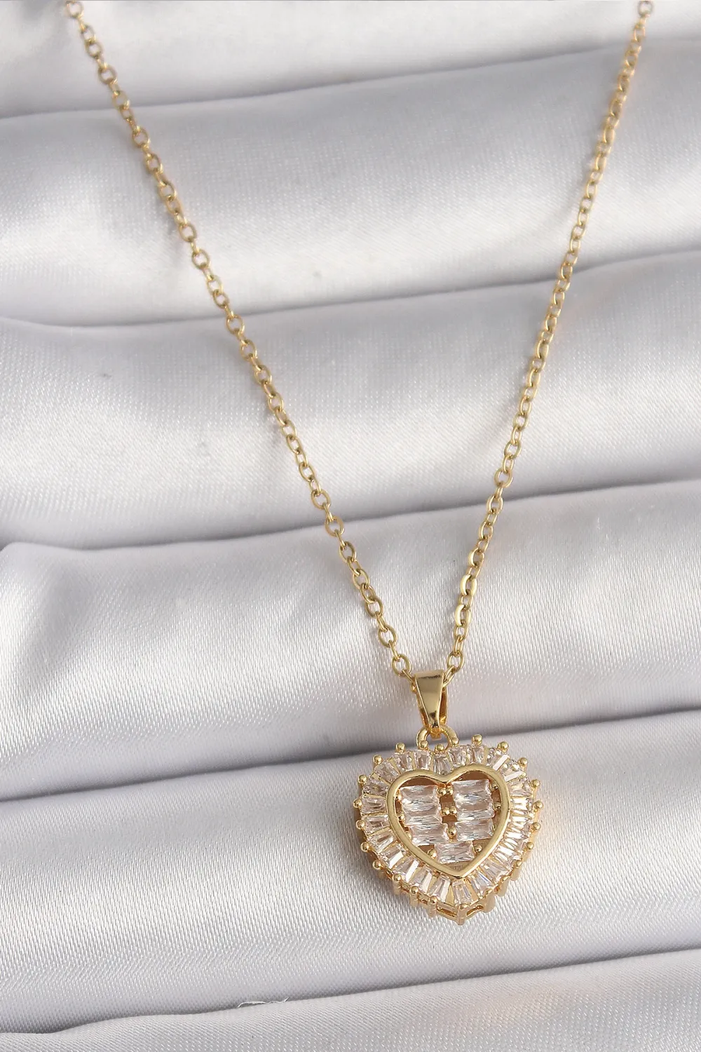 316L Çelik Gold Renk Zincir Zirkon Taşlı Kalp Model Kadın Kolye