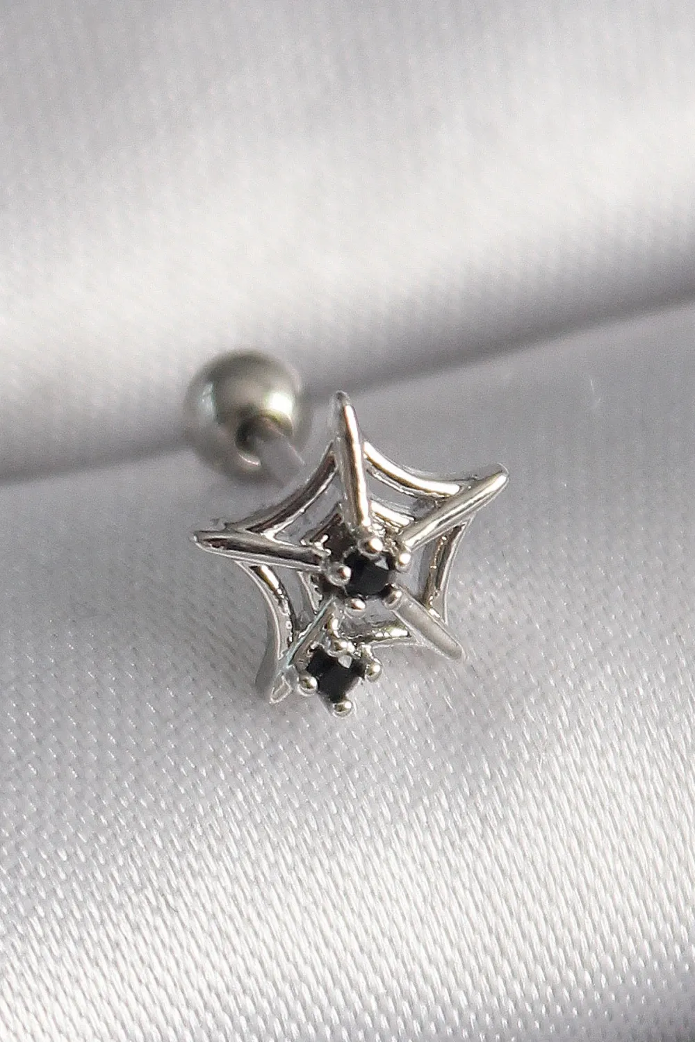 ietaks™ 316L Çelik Gümüş Renk Siyah Zirkon Taş Detay Örümcek Ağ Model Tragus Piercing
