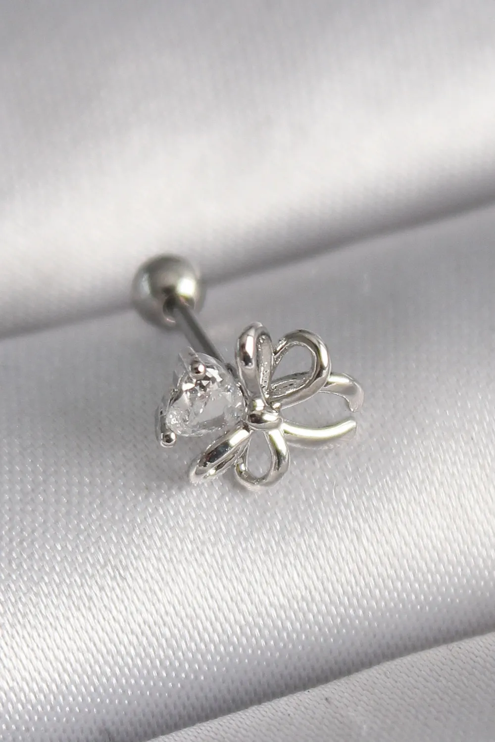 ietaks™ 316L Çelik Gümüş Renk Zirkon Taş Detay Kurdele Model Tragus Piercing