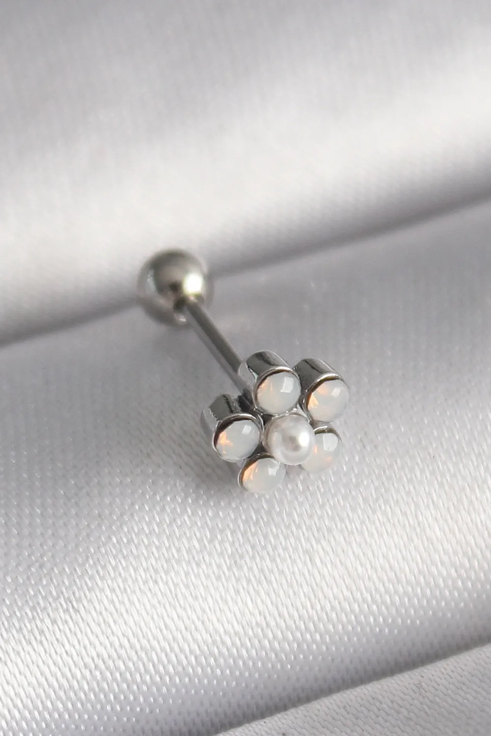 ietaks™ 316L Çelik Gümüş Renk Zirkon Taşlı Çiçek Model Tragus Piercing