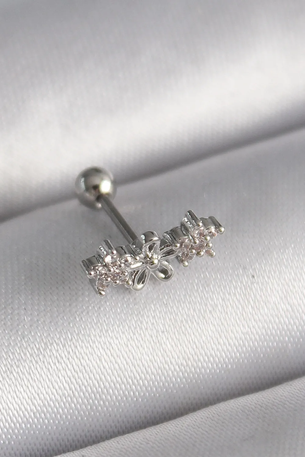 ietaks™ 316L Çelik Gümüş Renk Zirkon Taşlı Çiçek Tragus Piercing