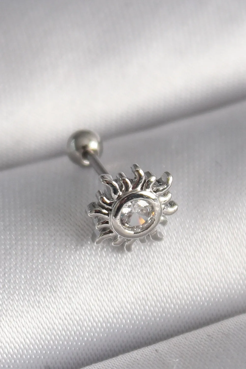ietaks™ 316L Çelik Gümüş Renk Zirkon Taşlı Güneş Tragus Piercing
