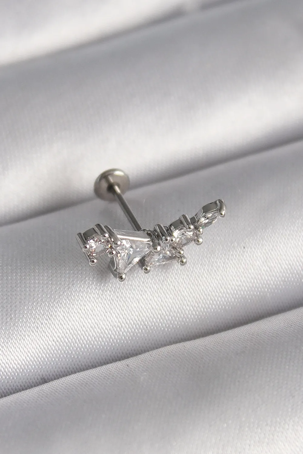 ietaks™ 316L Çelik Gümüş Renk Zirkon Taşlı Tragus Piercing