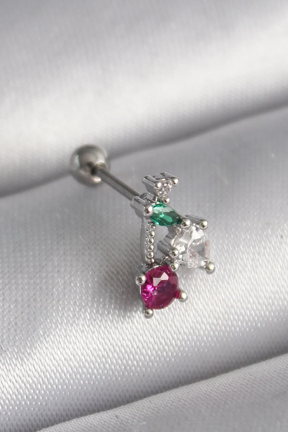 ietaks™ 316L Çelik Gümüş Renk Zirkon Taşlı Tragus Piercing