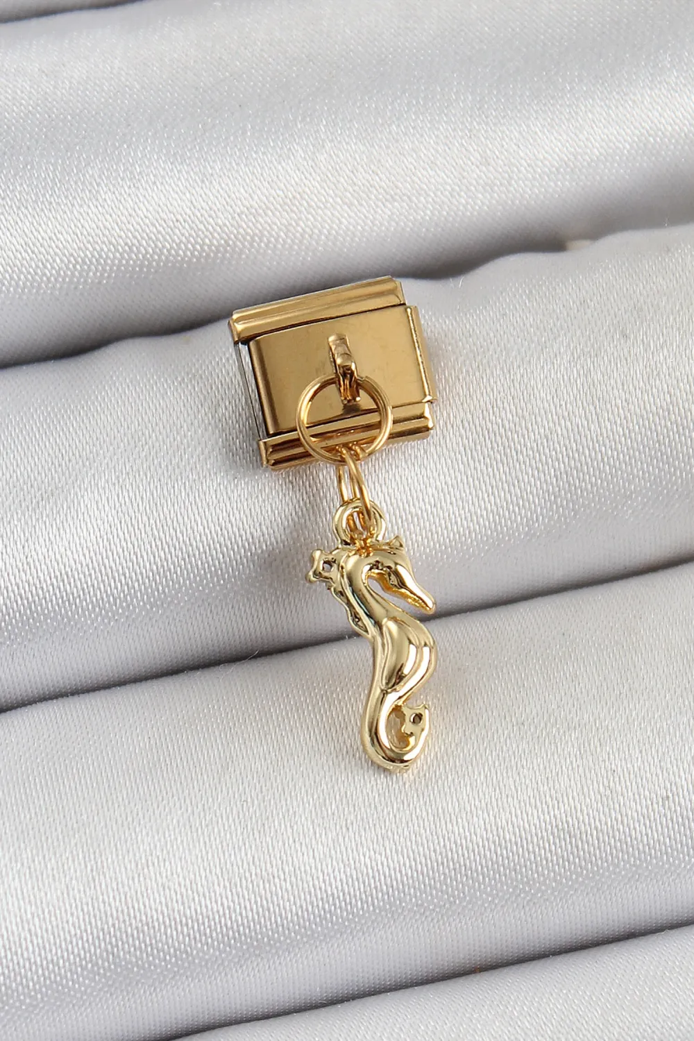 ietaks™ 316L Çelik Sallantılı Deniz Atı Model Gold Renk Nomination Charm