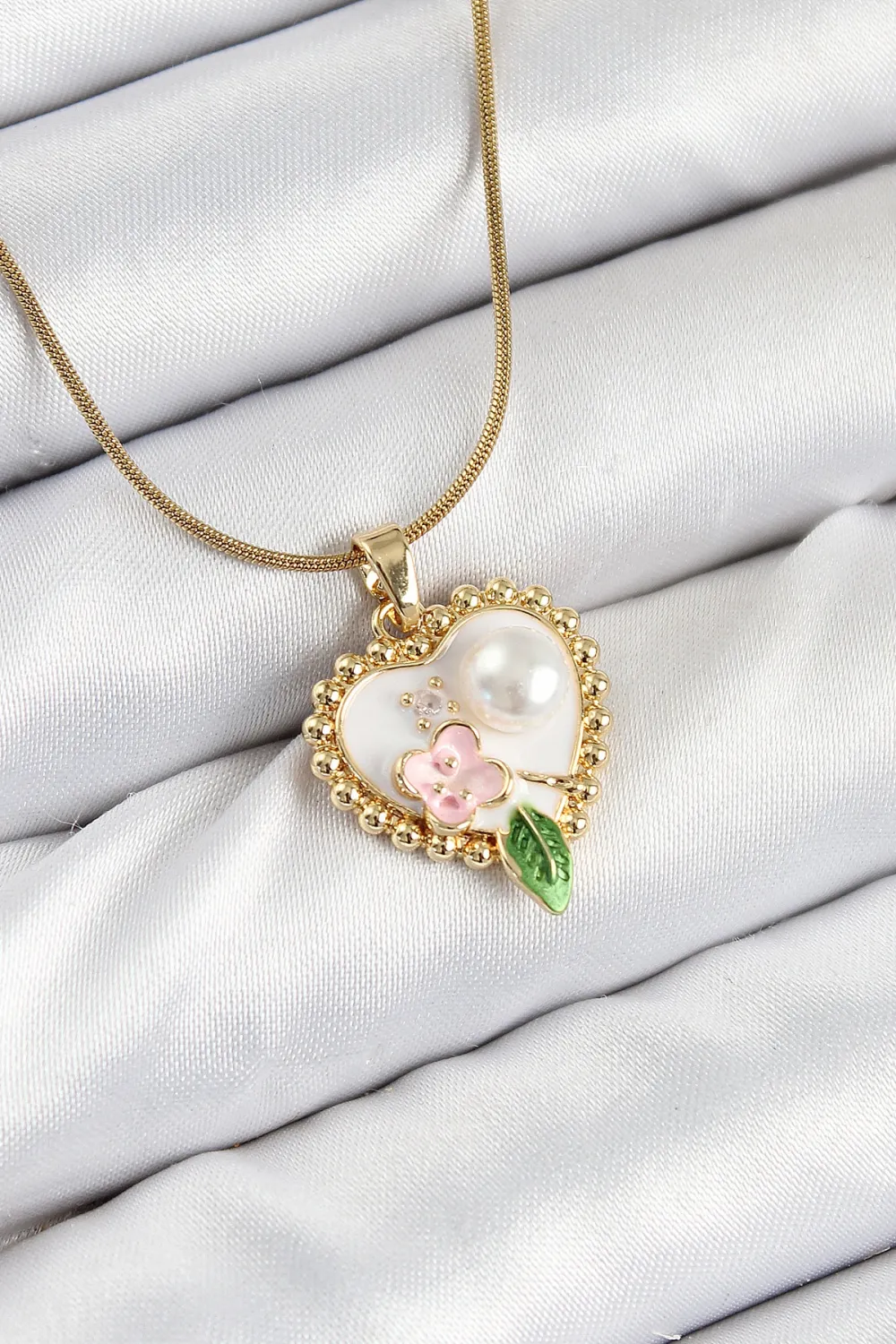 ietaks™ 316L Çelik Sanatsal Portre Model Gold Renk Kadın Kolye