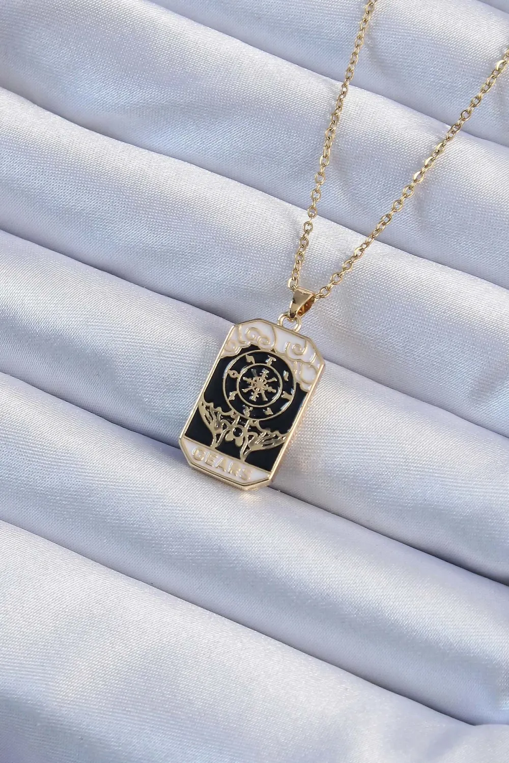 ietaks™ 316L Çelik Zincir Altın Renk İşlemeli Siyah Mineli Tarot Kolye