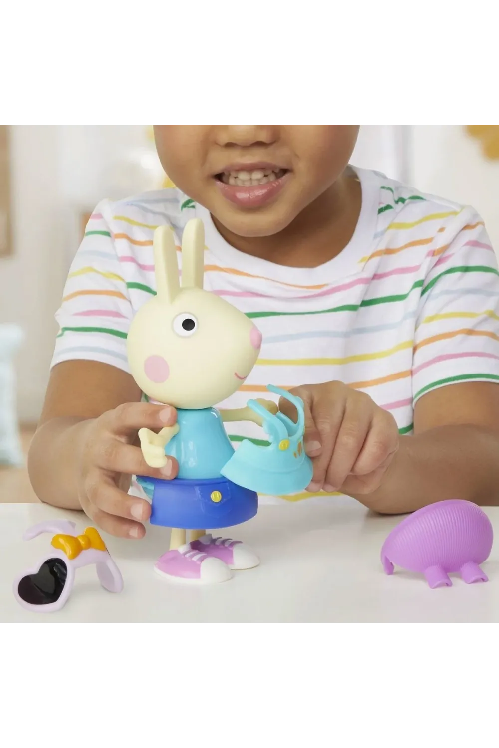 F8859 Peppa Pig ve Ailesi Kıyafetli Figür Seti +3 yaş