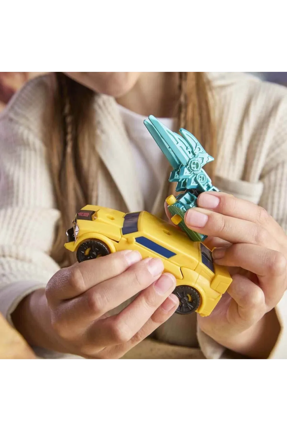 G0747 Transformers Cyberworld Zırhlı Siber Dönüşen Araba