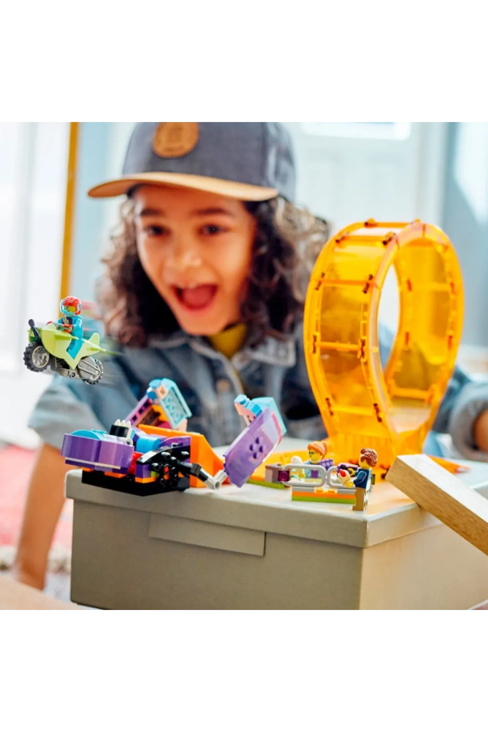 60338 Lego City - Şempanze Yumruğu Gösteri Çemberi 226 parça +7 yaş