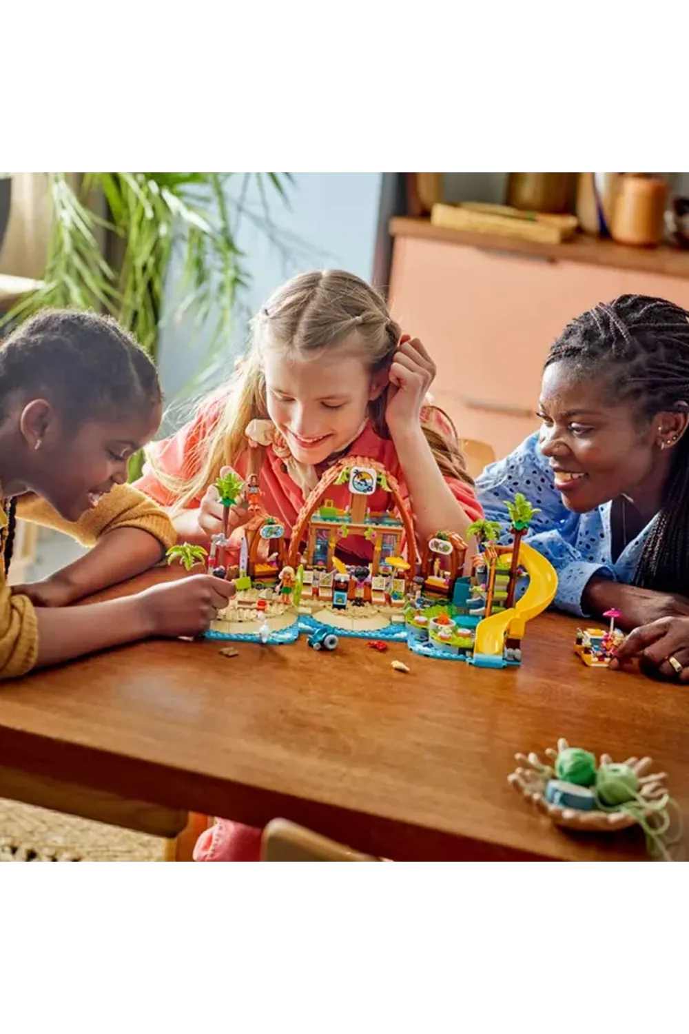42673 Lego Friends Tatil Köyü 1140 parça +8 yaş
