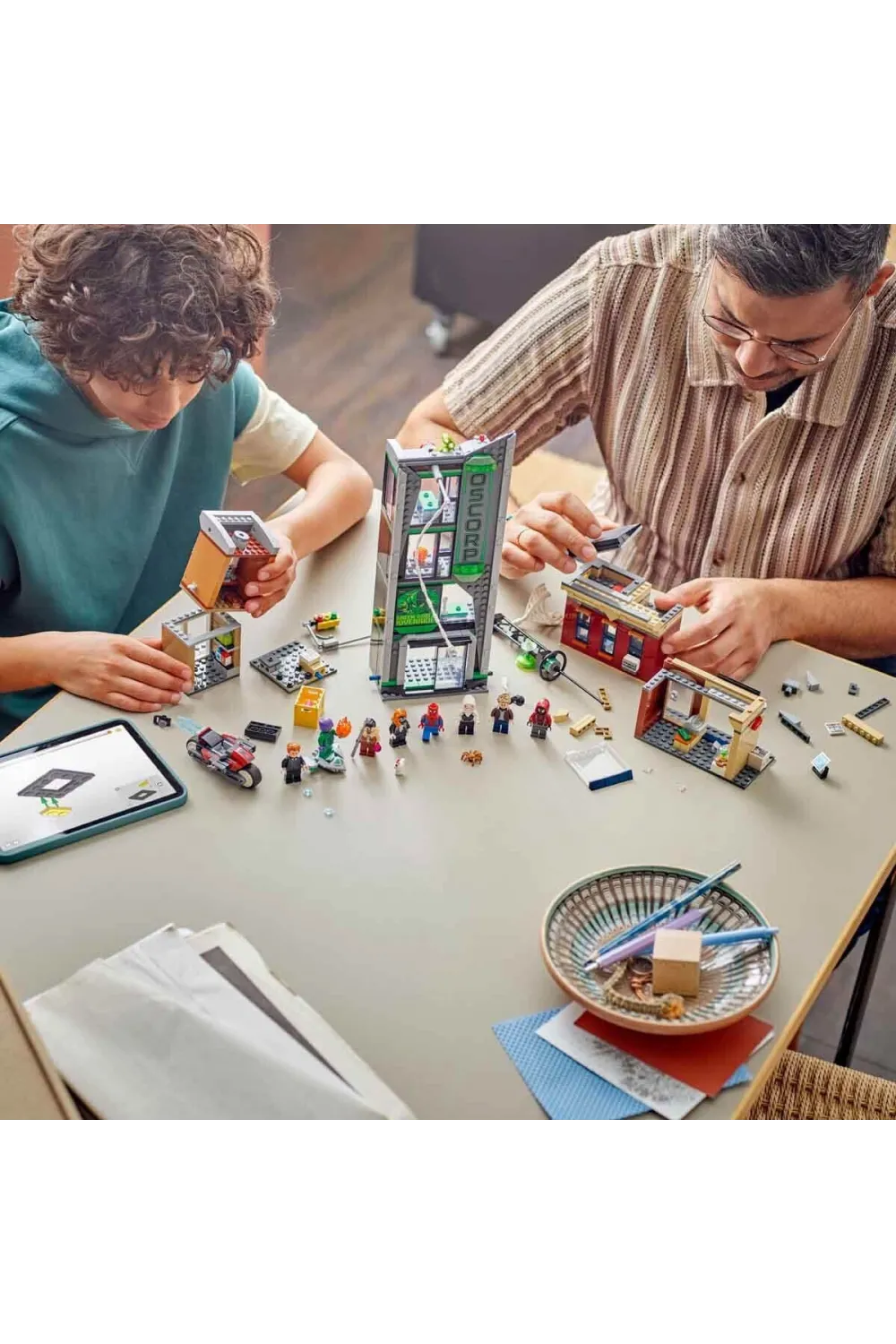 76324 Lego Marvel Örümcek Adam, Oscorpa Karşı 808 parça +10 yaş