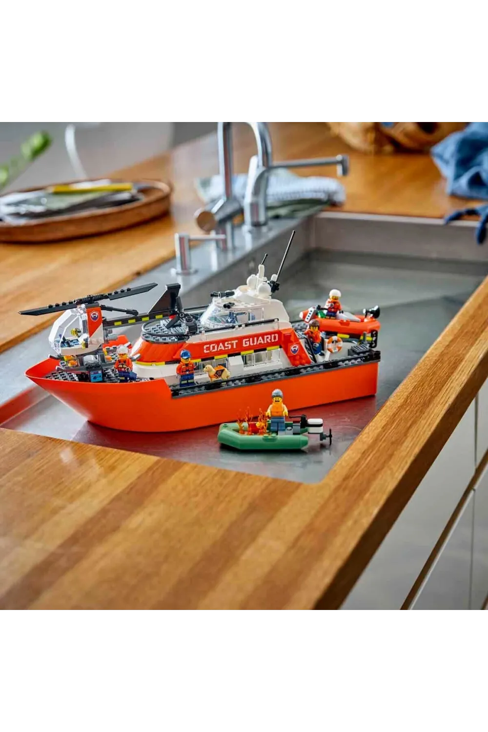 60504 Lego City Sahil Güvenlik Kurtarma Botu ve Helikopteri 742 parça +7 yaş