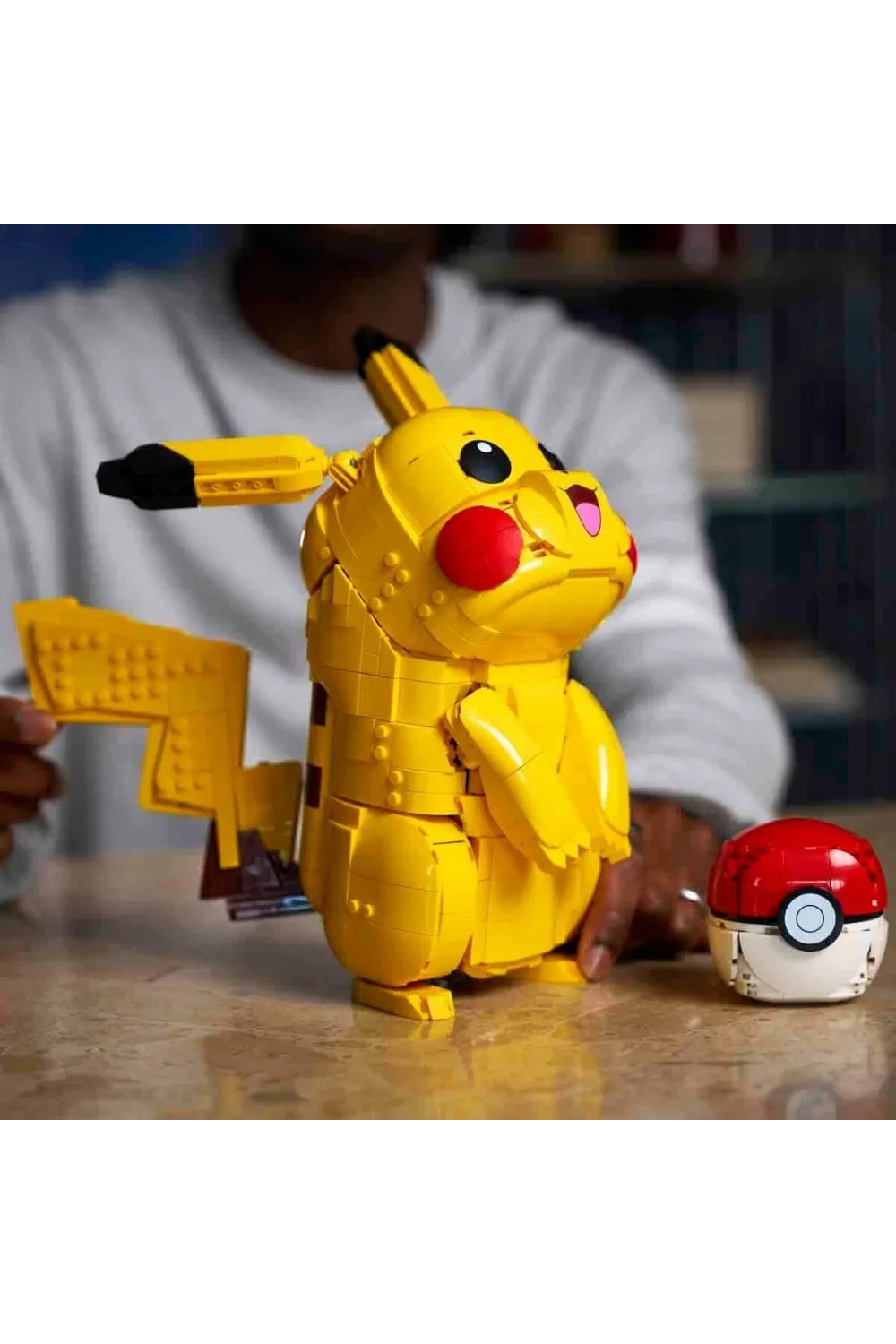 72152 Lego Pokémon Pikachu ve Poké Topu 2050 parça +18 yaş