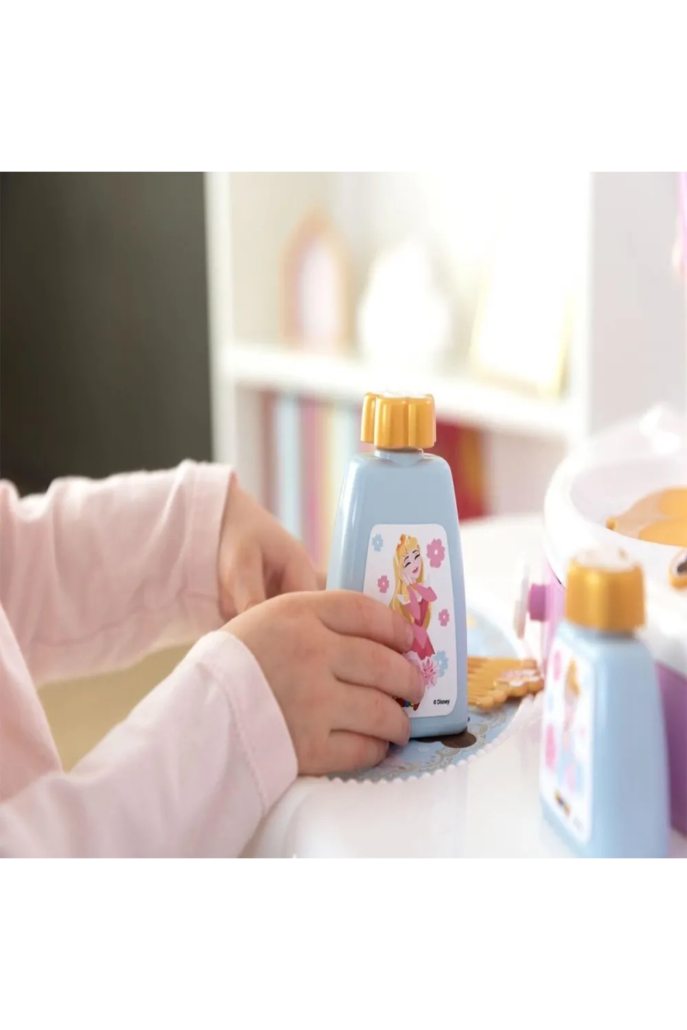 7600320250 Smoby Disney Prensesleri 2si1 arada Güzellik Masası Oyun Seti