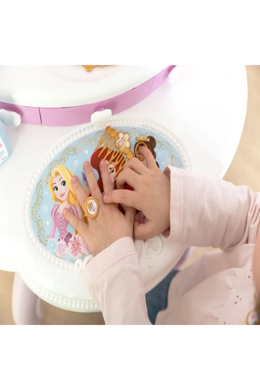7600320250 Smoby Disney Prensesleri 2si1 arada Güzellik Masası Oyun Seti