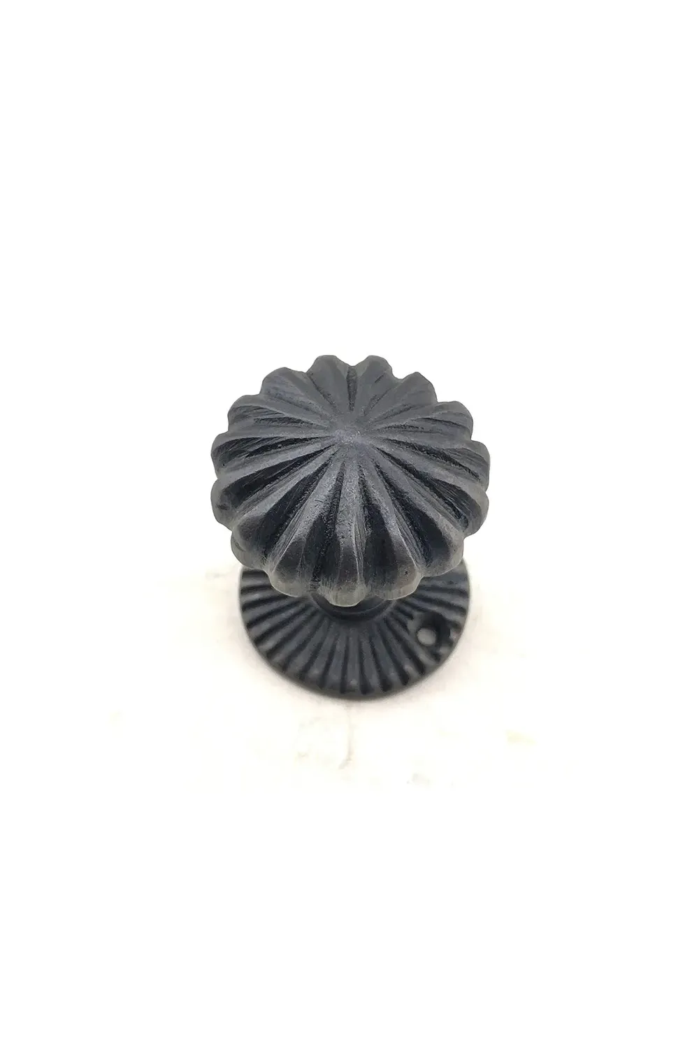 Antika Tarz Dekoratif Pirinç Açarlı Kapı Babası - 50mm, Oksit