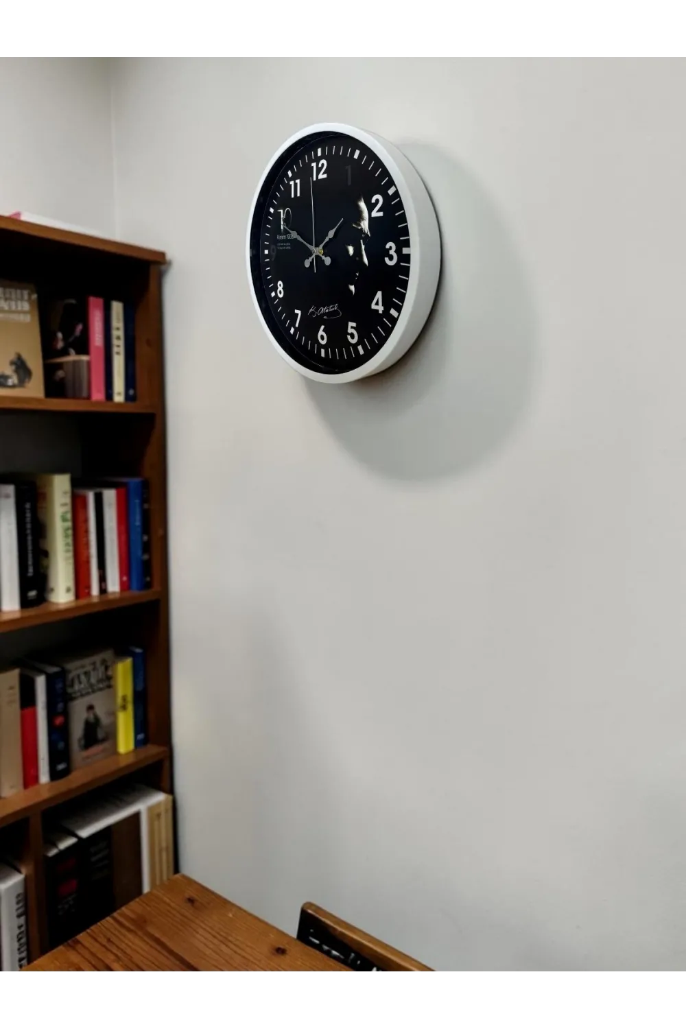 Beyaz 36 Cm Atatürk Modern Tasarım Duvar Saati