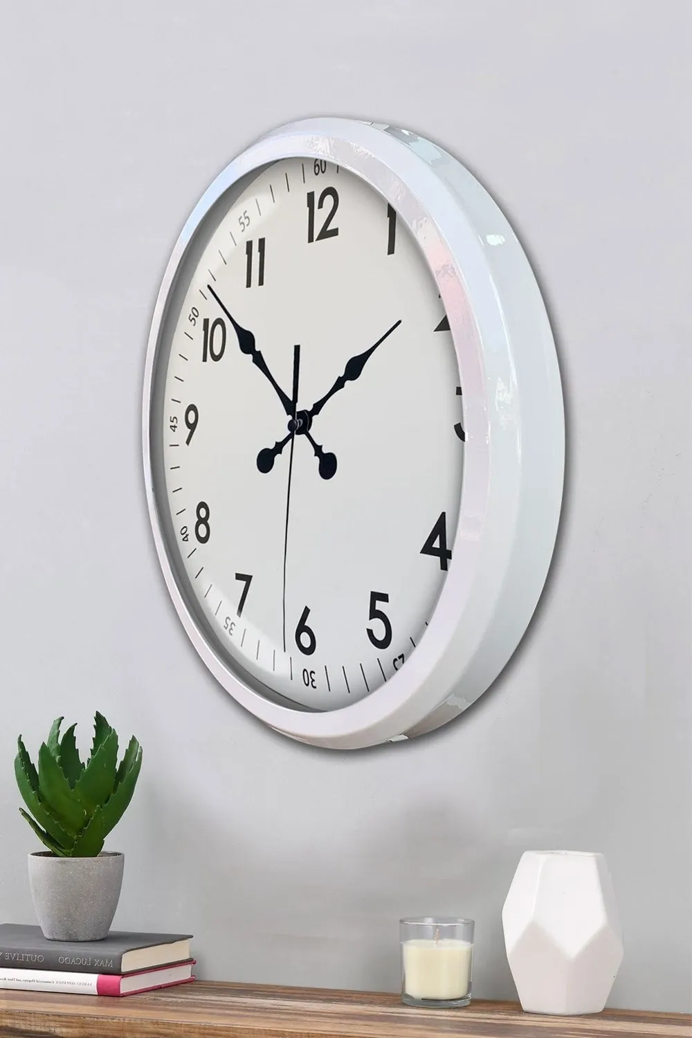 Beyaz Dekoratif Stil 52 Cm Metal Duvar Saati