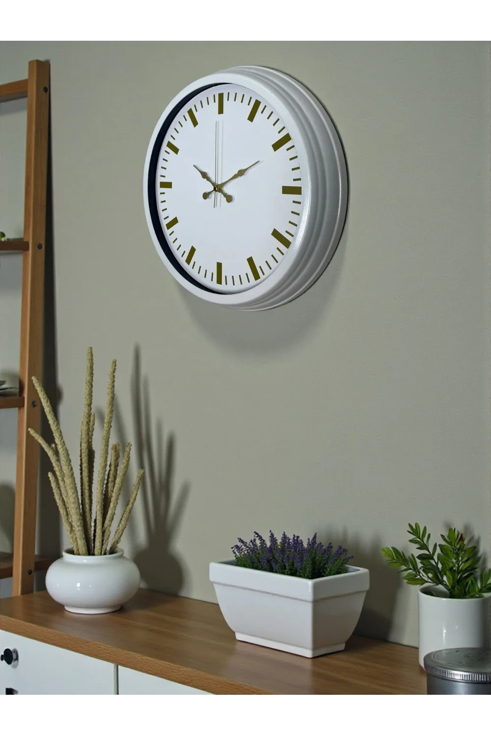 Beyaz Zarafet 40 Cm Metal Duvar Saati