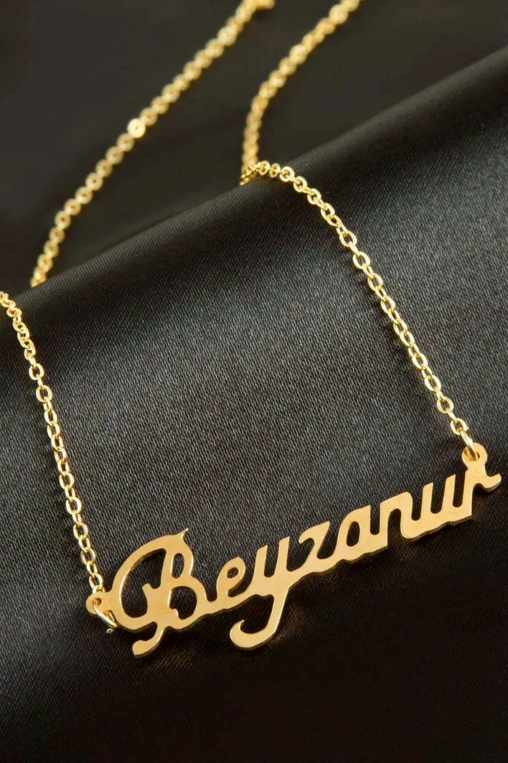 Beyzanur İsimli Kolye (Kişiye Özel)