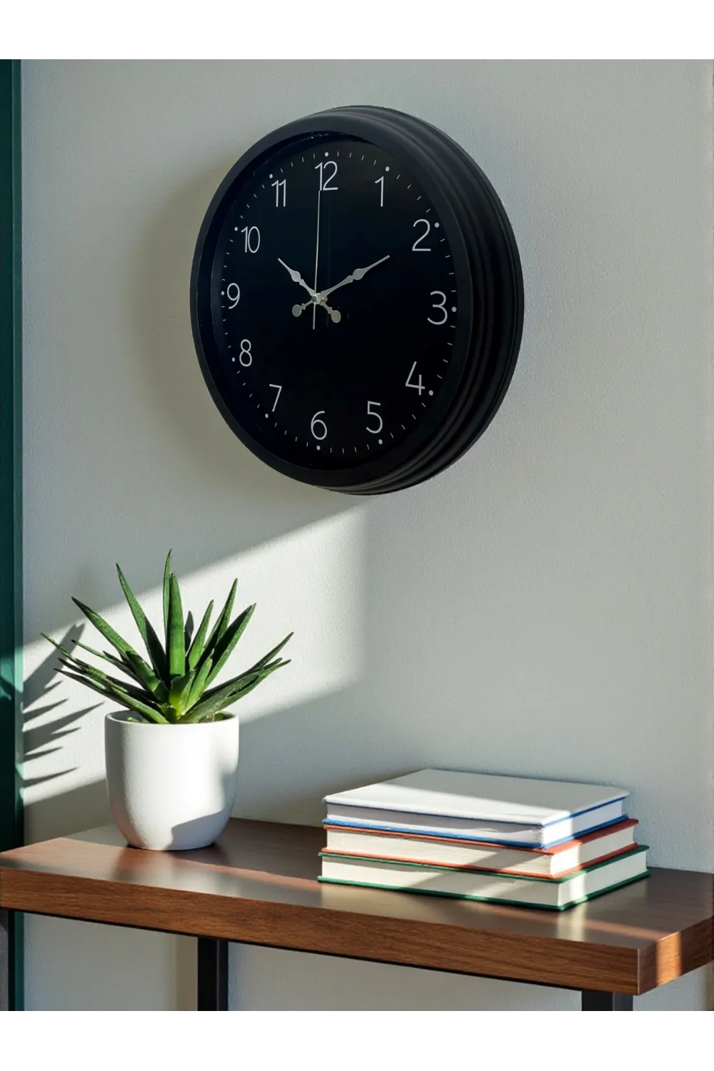Classic Black Zarif 40 cm Metal Duvar Saati