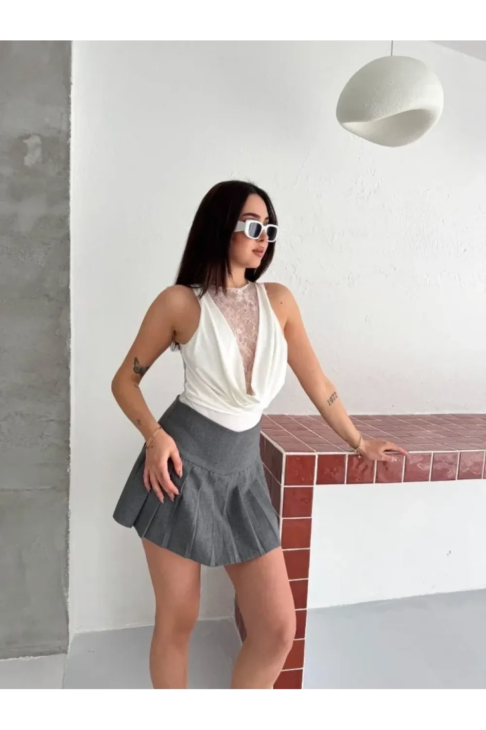 Dantel Detaylı Derin Dekolte Body Şık Kolsuz Yazlık Bodysuit - Beyaz