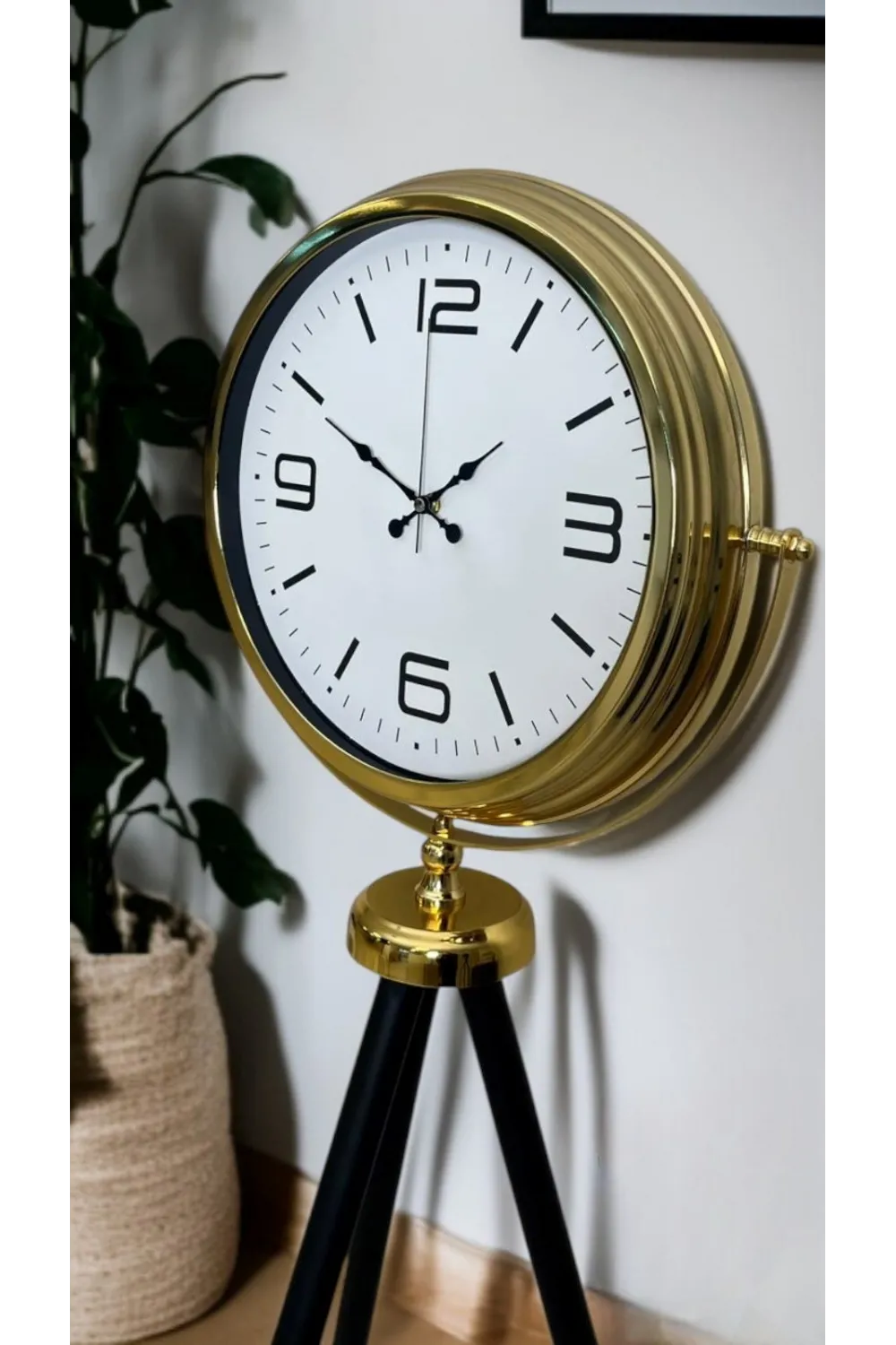 Elegance Gold Tripod Ayaklı Saat