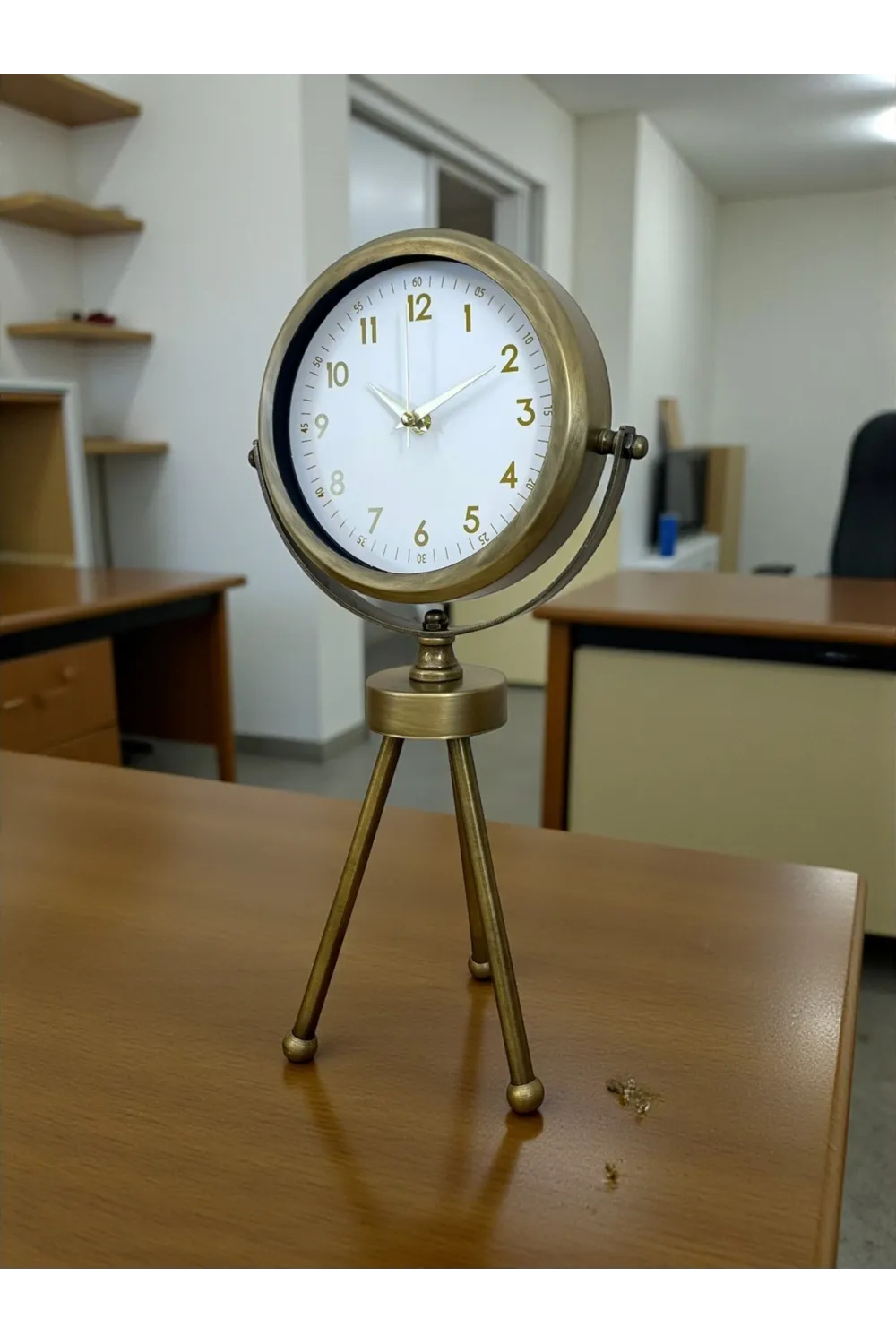Eskitme Metal Gold Rakamlı Üç Ayaklı Masa Saati