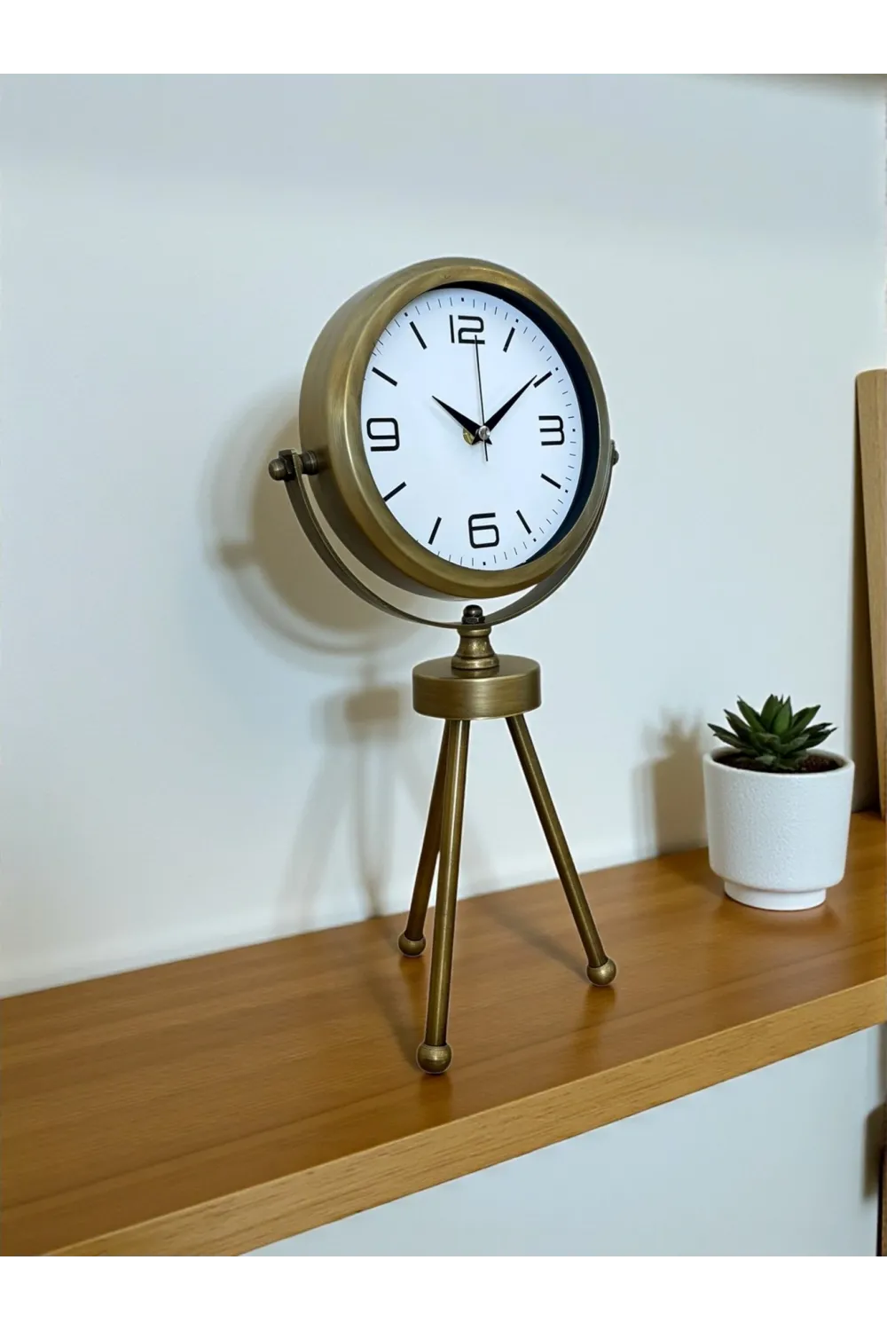 Eskitme Üç Ayaklı Masa Saati