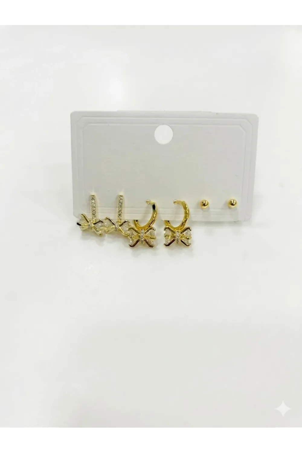 Fiyonk Detaylı Sallantılı Altılı Küpe - Kp00596