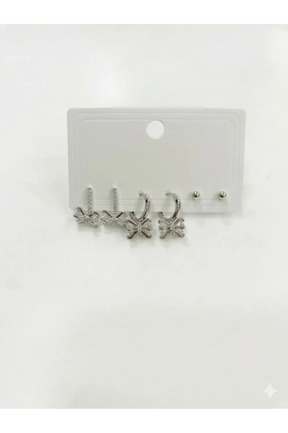 Fiyonk Detaylı Sallantılı Altılı Küpe - Kp00597