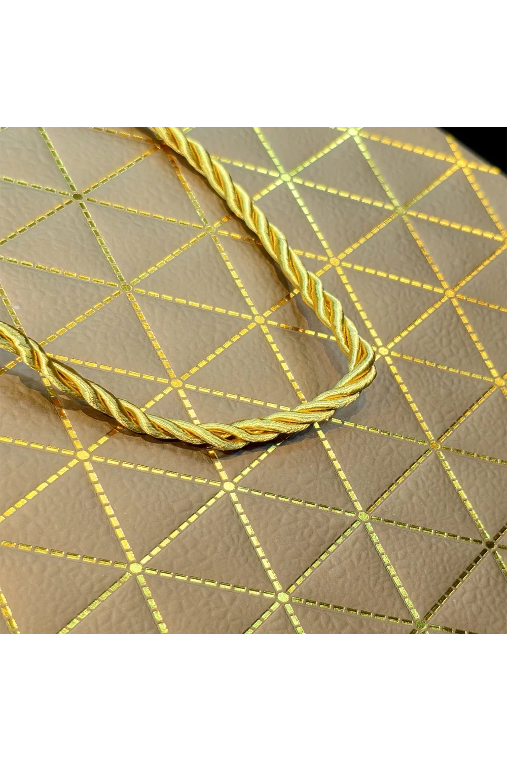 Gold Geometrik Desenli Mini Boy Karton Hediye Çantası