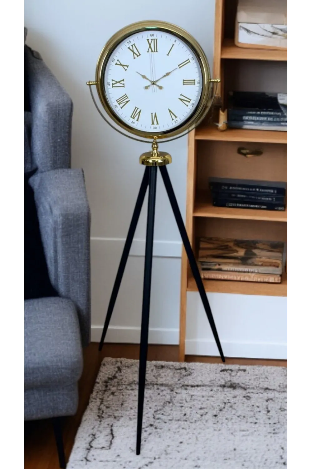 Gold Göz Alıcı Tripod Ayaklı Duvar Saati