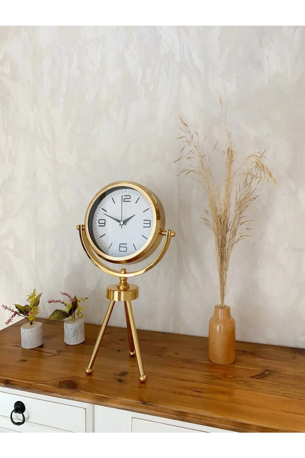 Gold Metal Mini Tripod Modern Masa Saati 45×26 cm – Şık ve Dekoratif Tasarım