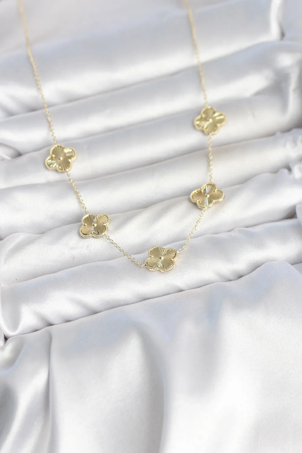 Gold Renk Yonca Model VIP Seri Kadın Kolye