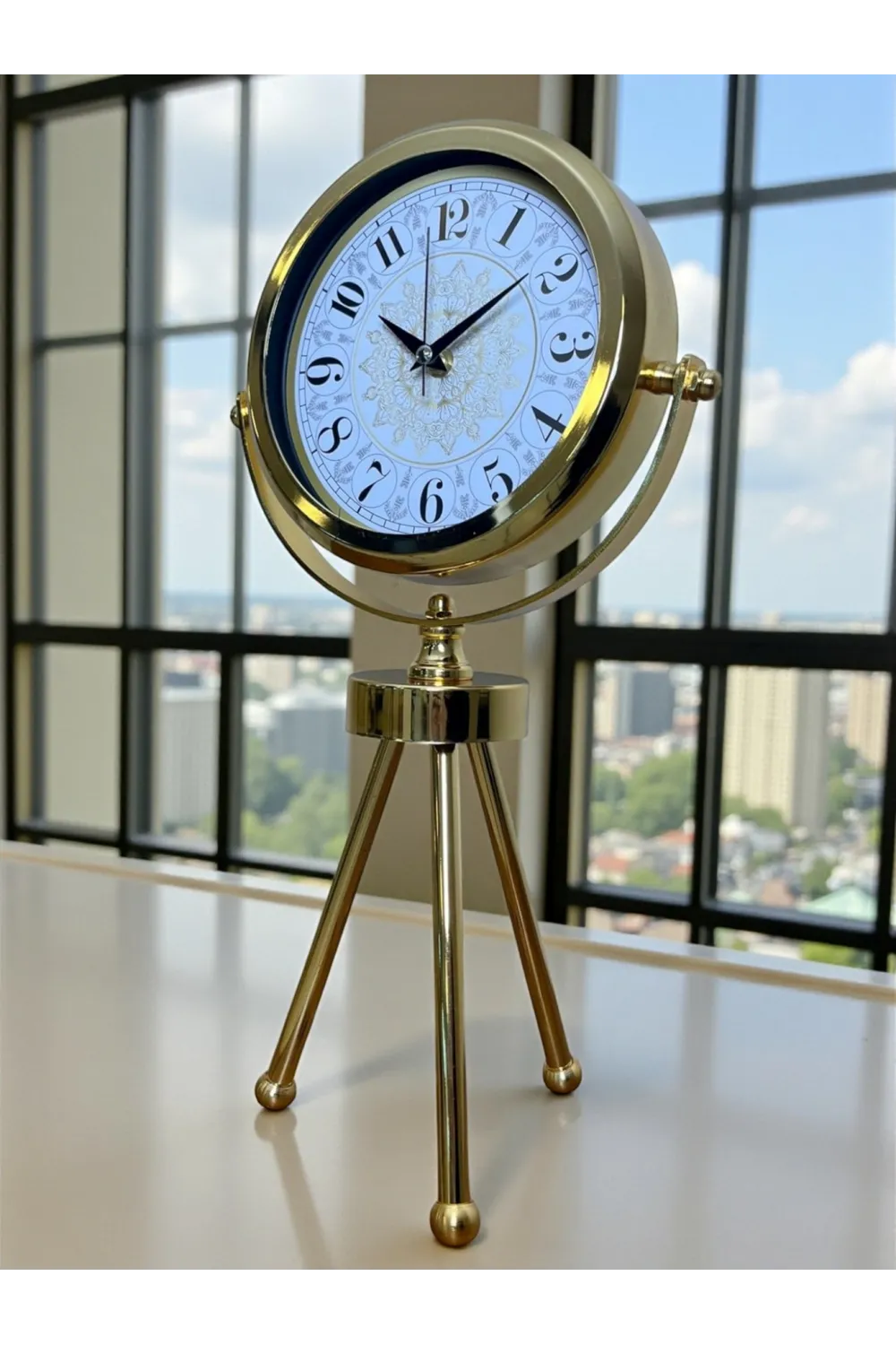 Gold Royal Motifli Üç Ayaklı Metal Masa Saati