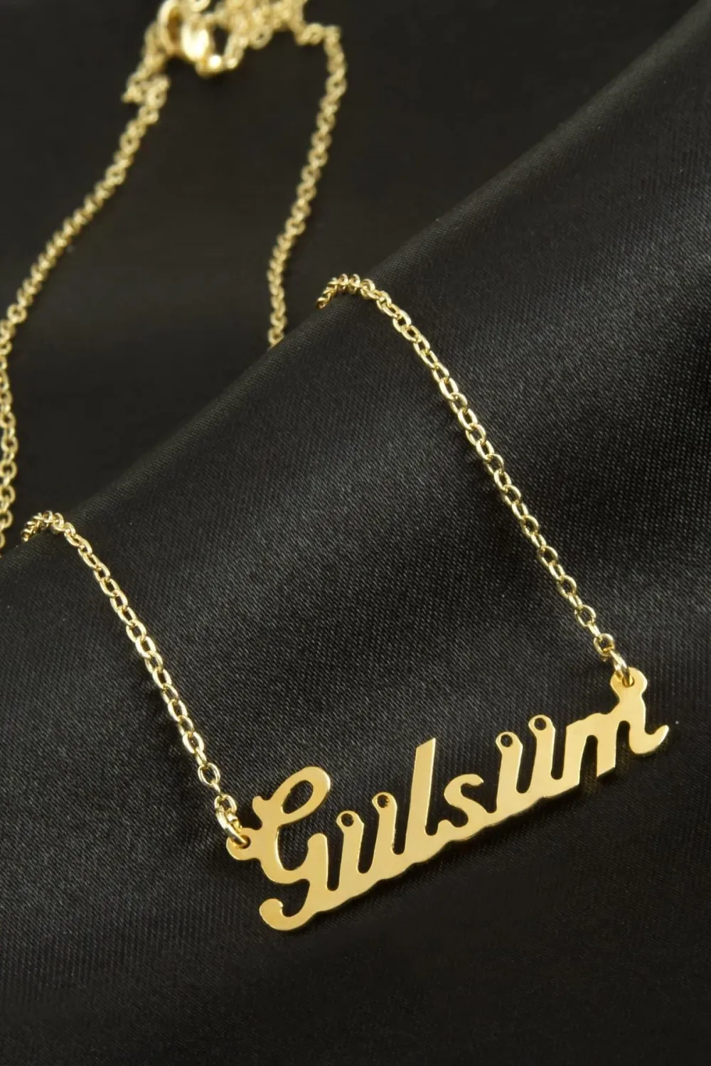 Gülsüm İsimli Kolye (Kişiye Özel)