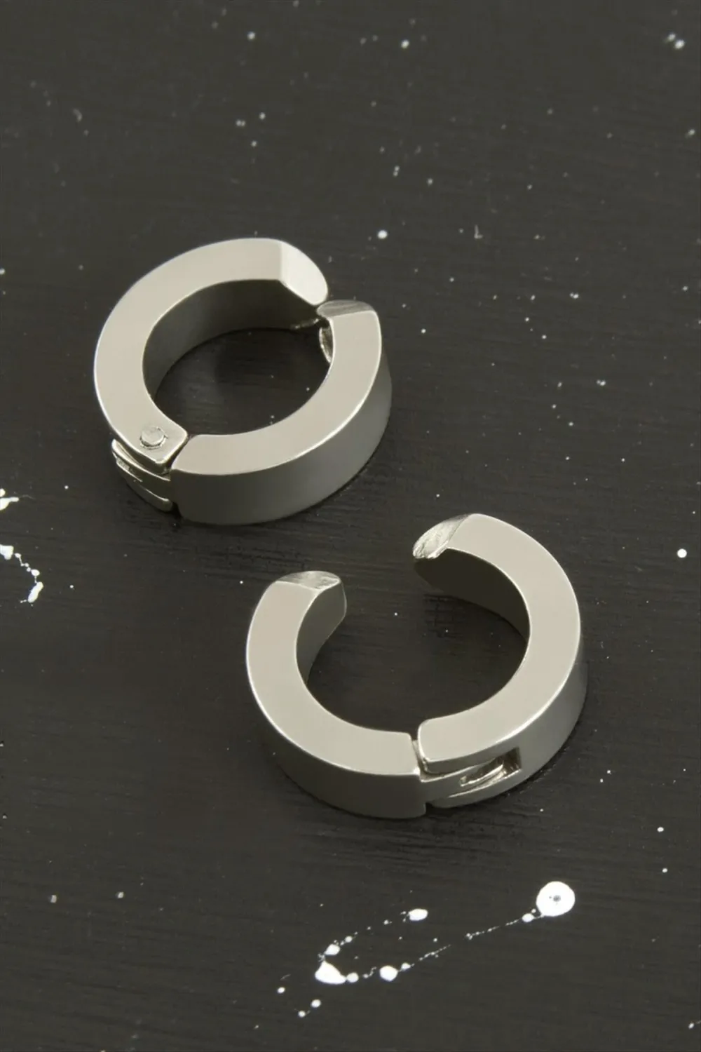 Gümüş Renkli Kıstırmalı Erkek Çelik Küpe 1,5 cm
