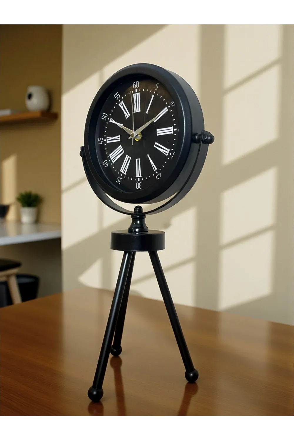 Heritage Black Üç Ayaklı Metal Masa Saati