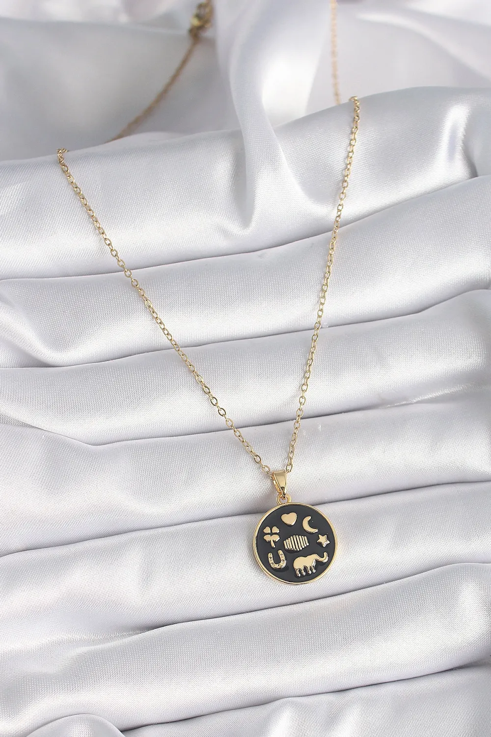 316L Çelik Gold Renk Siyah Şans Kolyesi TJ-BKO9547