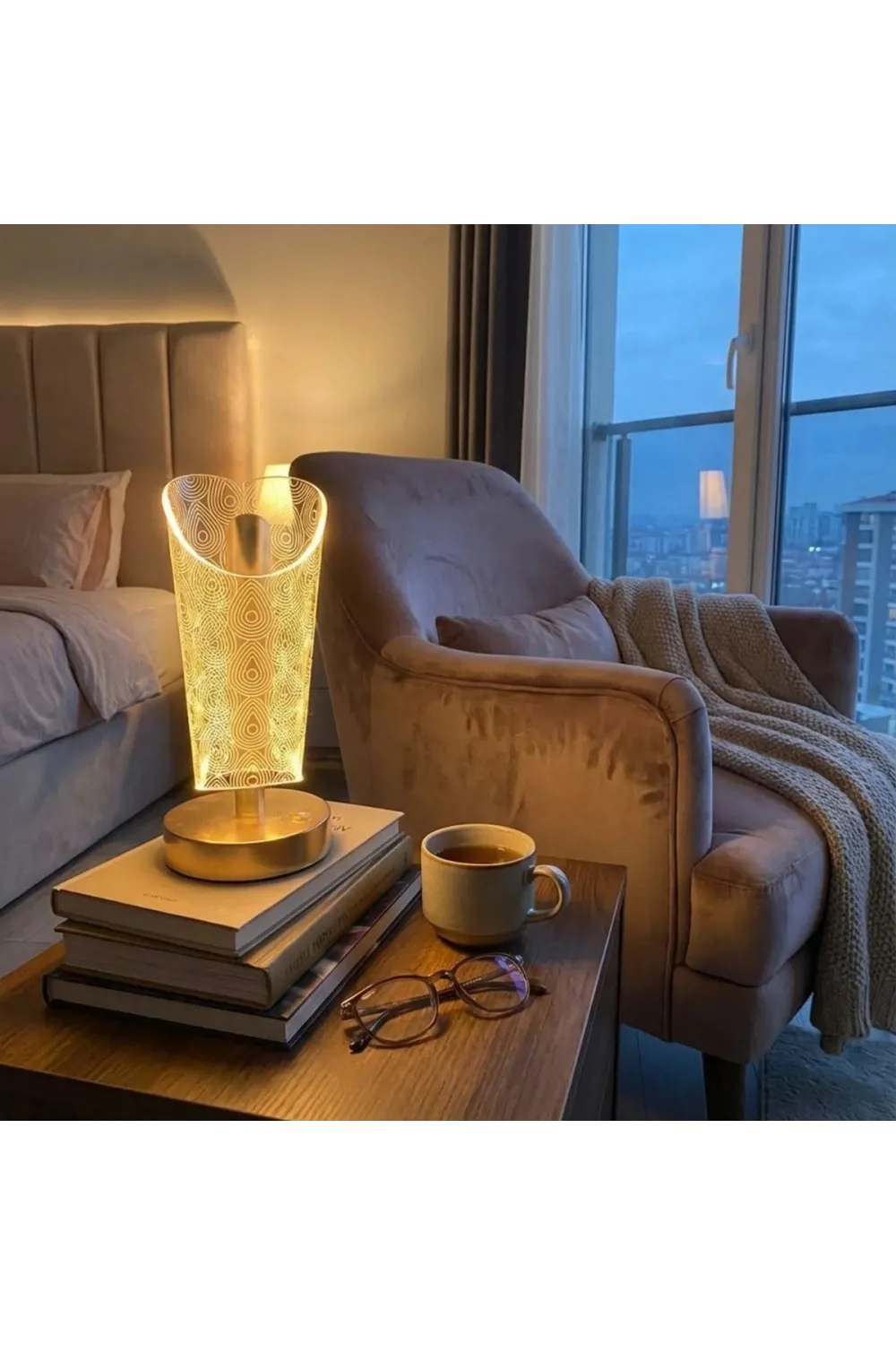 Açık Silindirik Kristal Damla Model LED Masa Lambası – Gold Tabanlı, Dokunmatik, 3 Renk Işık Modlu, Şarjlı Modern Dekoratif Gece Lambası