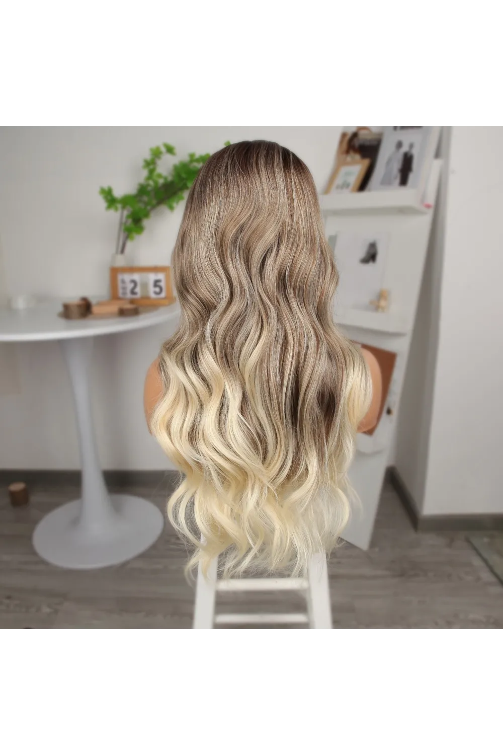 Bebek Kumralı Platin Ombre  ve Röfleli Fiber Sentetik Geniş Dalgalı Tül Peruk